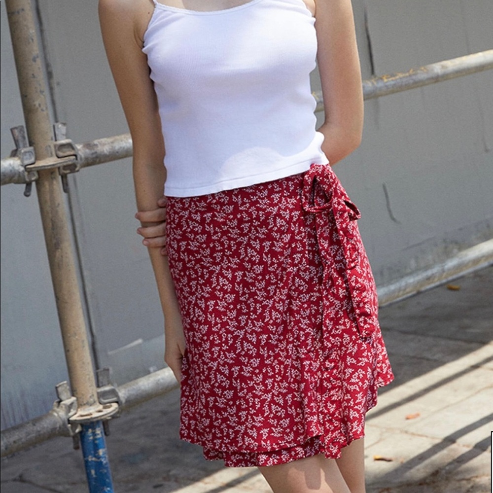 Brandy Melville wrap around skirt. DARK BLUE!🌚